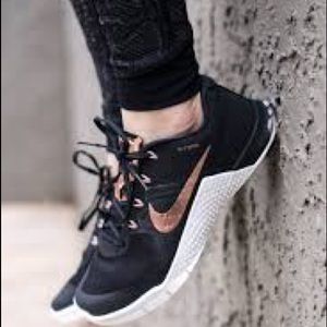 ISO rose gold Nike metcon in size 5 or 6